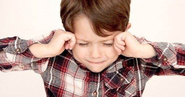 子供の瞼の腫れやかゆみアイキャッチ画像