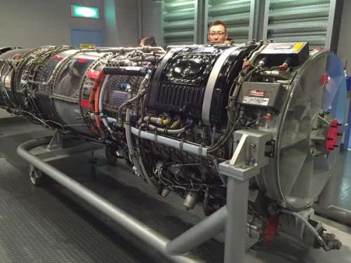 飛行機エンジンの展示