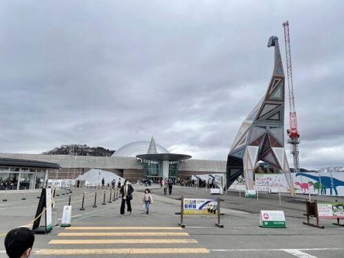 福井県立恐竜博物館の外観