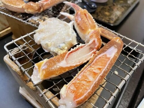 灰屋の夕食の焼きガニ