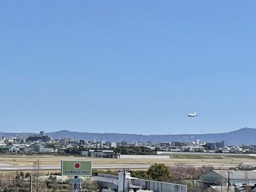 伊丹市立こども文化科学館からみた伊丹空港