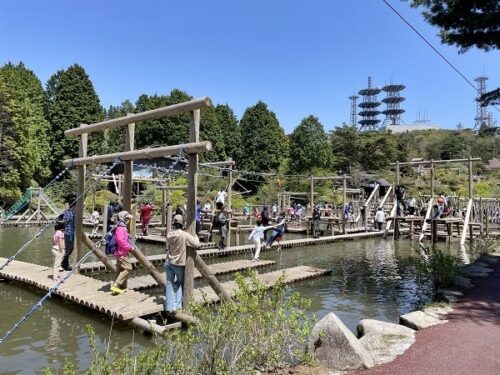 GREENIAの水上アスレチック