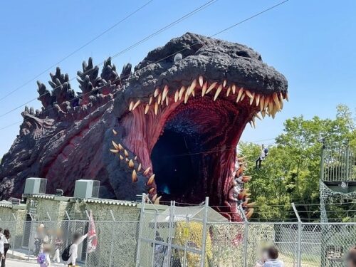 ニジゲンノモリのゴジラ