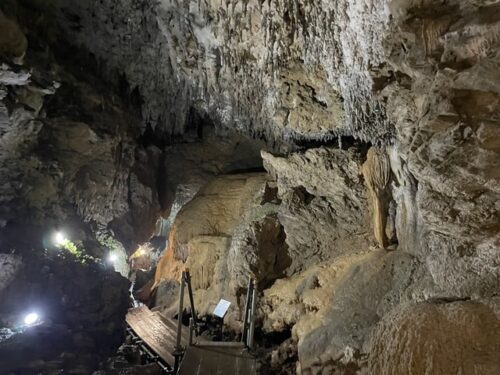 鍾乳洞CAVE OKINAWAのキラキラ岩