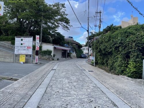 壺屋やちむん通りの駐車場